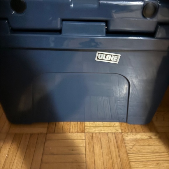 Yetti 35 Tundra cooler - Picture 2 of 7